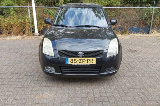 Suzuki Swift (2008) thumbnail 5