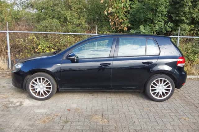 Volkswagen Golf (2009) thumbnail 3