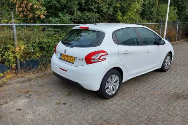 Peugeot 208 (2013) thumbnail 2