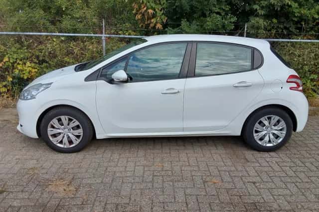 Peugeot 208 (2013) thumbnail 3