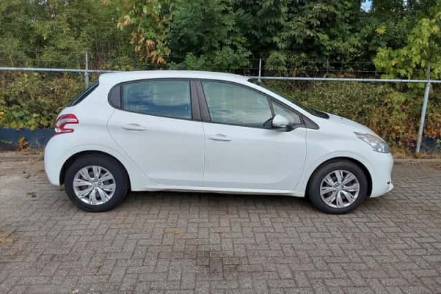 Peugeot 208 (2013) thumbnail 4