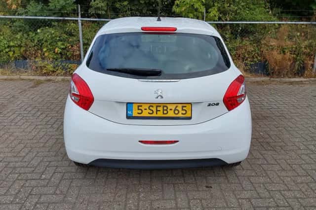 Peugeot 208 (2013) thumbnail 6