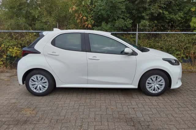 Toyota Yaris (2022) thumbnail 4