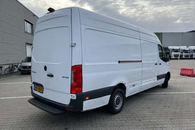 Mercedes-Benz Sprinter (2021) thumbnail 2
