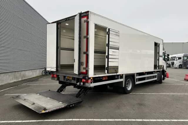 Scania P360 (2015) thumbnail 2