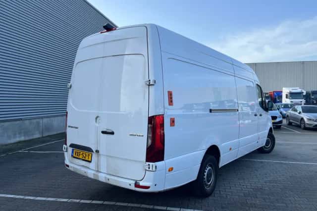 Mercedes-Benz Sprinter (2023) thumbnail 4