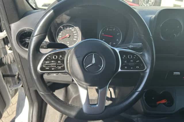 Mercedes-Benz Sprinter (2023) thumbnail 4