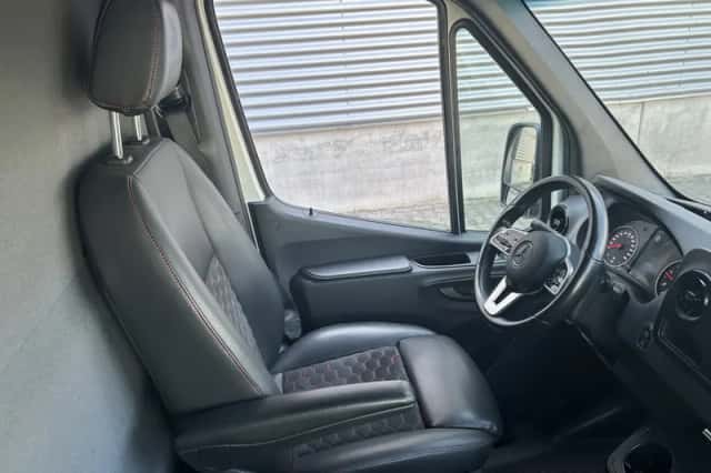 Mercedes-Benz Sprinter (2023) thumbnail 3