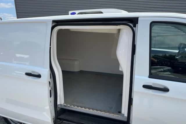 Mercedes-Benz Vito (2022) thumbnail 3