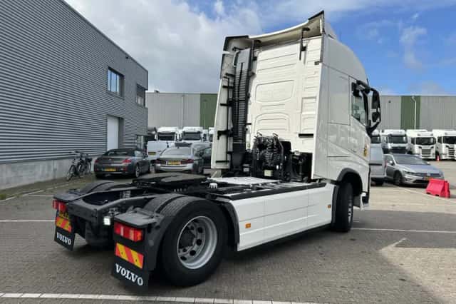 Volvo FH (2018) thumbnail 2