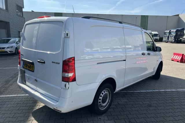 Mercedes-Benz Vito (2023) thumbnail 2