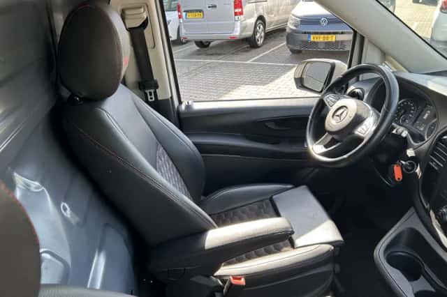 Mercedes-Benz Vito (2023) thumbnail 3