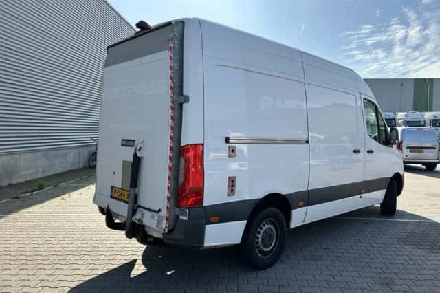 Mercedes-Benz Sprinter (2019) thumbnail 2