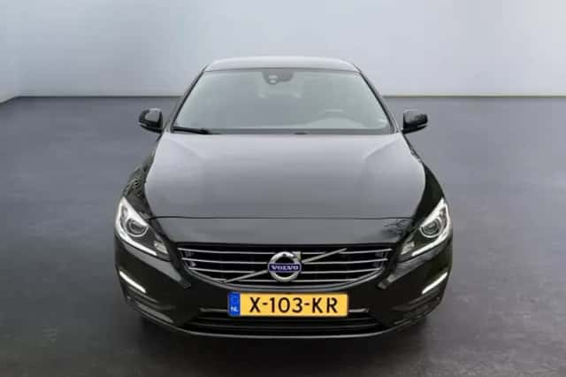 Volvo S60 (2019) thumbnail 2