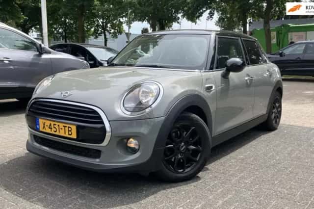 MINI Cooper (2018) thumbnail 1