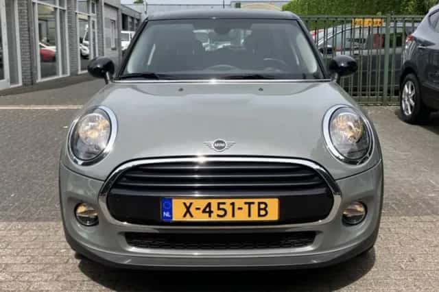 MINI Cooper (2018) thumbnail 2