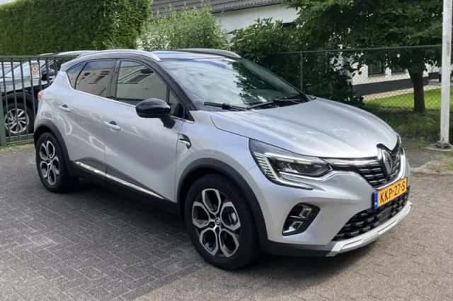 Renault Captur (2022) thumbnail 3