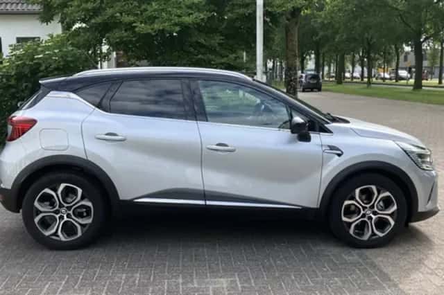 Renault Captur (2022) thumbnail 4