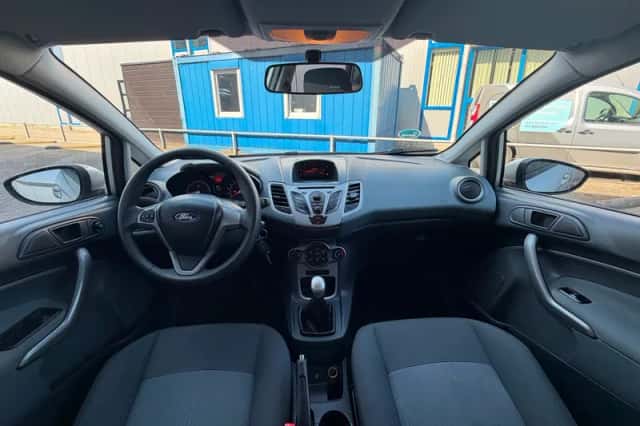 Ford Fiesta (2011) thumbnail 2