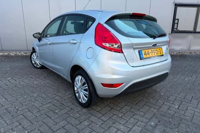 Ford Fiesta (2011) thumbnail 4