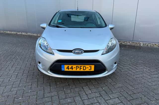 Ford Fiesta (2011) thumbnail 5