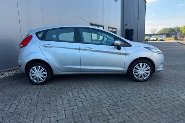 Ford Fiesta (2011) thumbnail 6