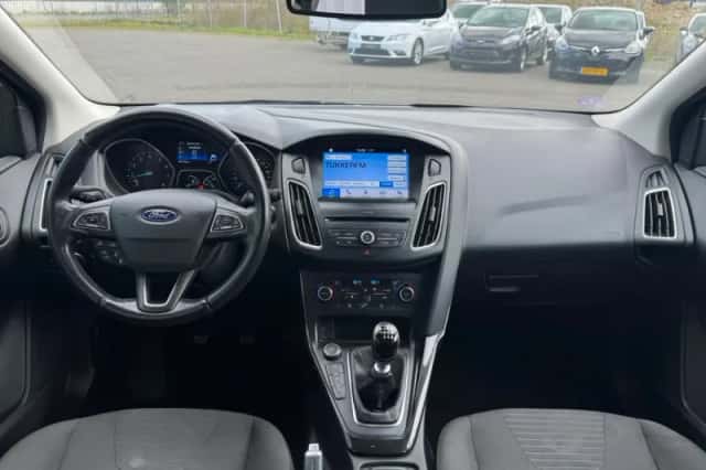 Ford Focus (2017) thumbnail 2