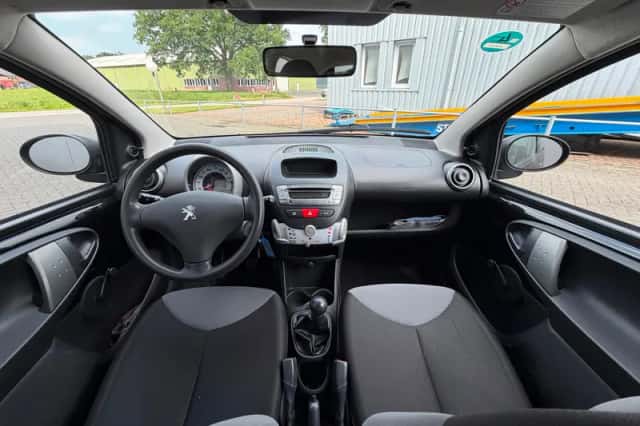Peugeot 107 (2012) thumbnail 2