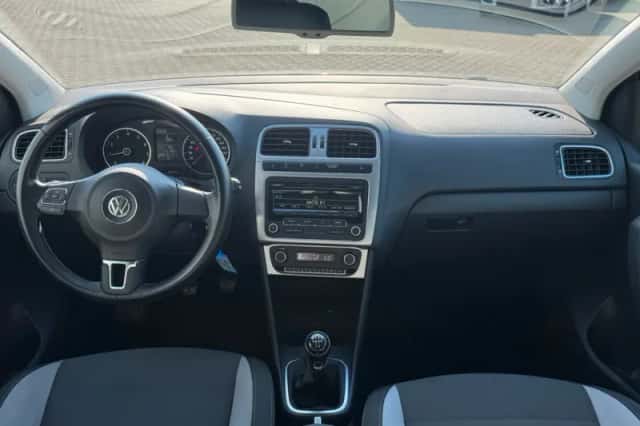 Volkswagen Polo (2013) thumbnail 2