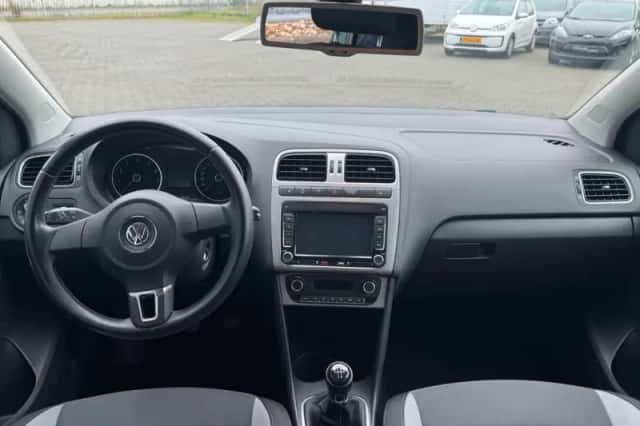 Volkswagen Polo (2014) thumbnail 2