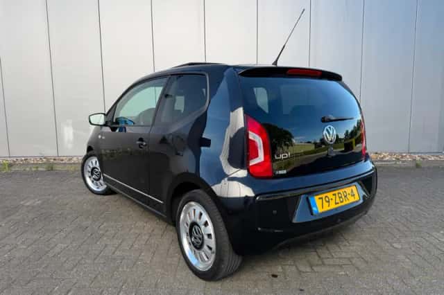 Volkswagen Up! (2012) thumbnail 4