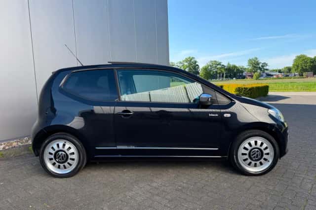 Volkswagen Up! (2012) thumbnail 6