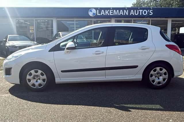 Peugeot 308 (2012) thumbnail 2