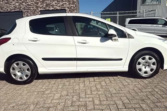 Peugeot 308 (2012) thumbnail 6