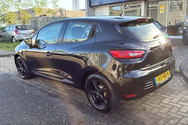 Renault Clio (2018) thumbnail 3