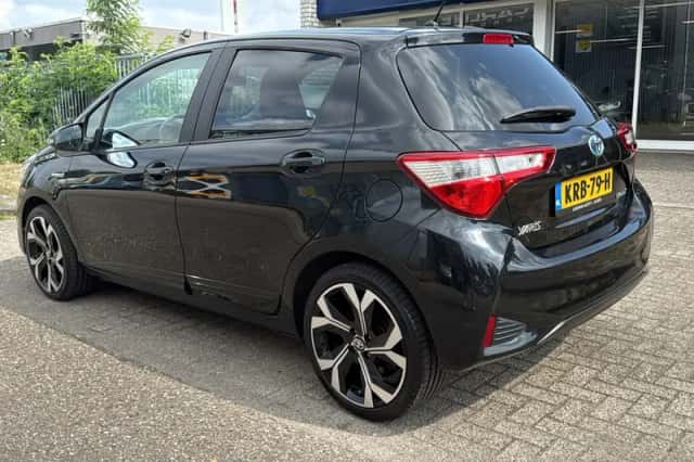 Toyota Yaris (2018) thumbnail 3