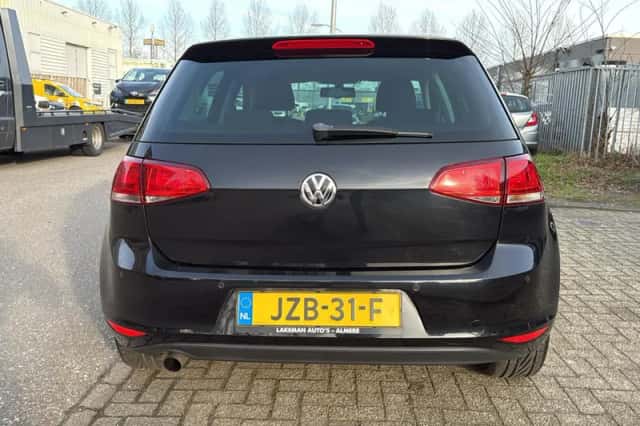Volkswagen Golf (2015) thumbnail 4
