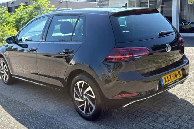 Volkswagen Golf (2020) thumbnail 3