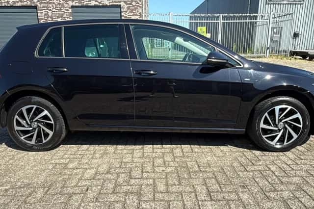 Volkswagen Golf (2020) thumbnail 6
