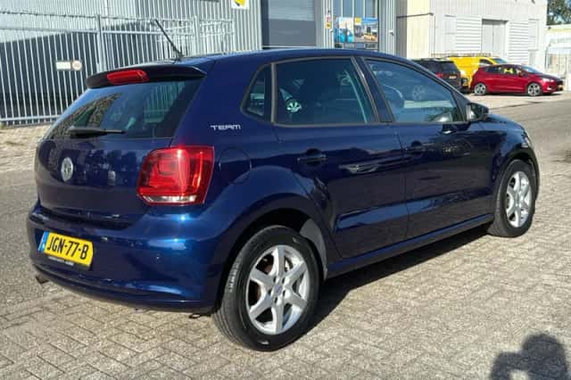 Volkswagen Polo (2011) thumbnail 5