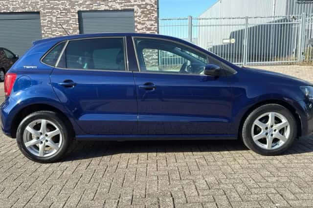 Volkswagen Polo (2011) thumbnail 6