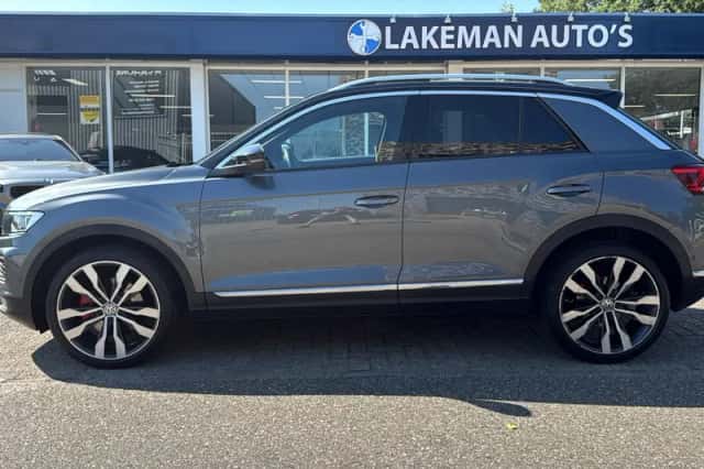 Volkswagen T-Roc (2019) thumbnail 2