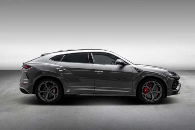 Lamborghini Urus (2021) thumbnail 2