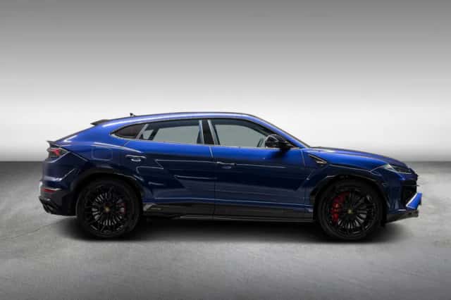 Lamborghini Urus (2025) thumbnail 2