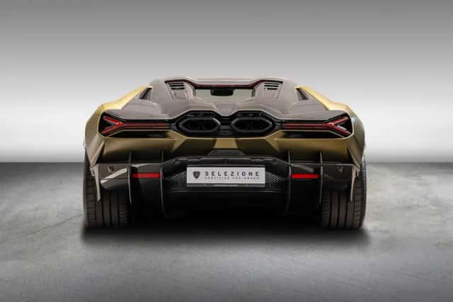Lamborghini Revuelto (2025) thumbnail 4