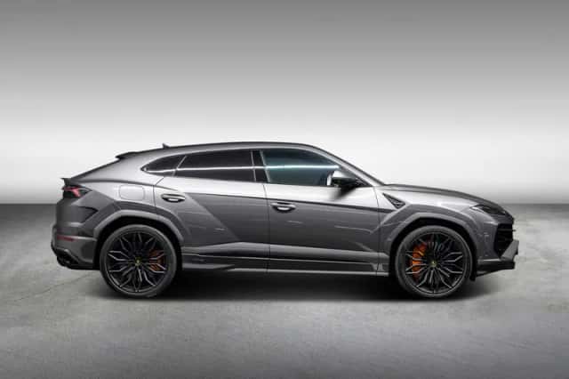 Lamborghini Urus (2025) thumbnail 2