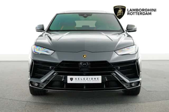 Lamborghini Urus (2023) thumbnail 4