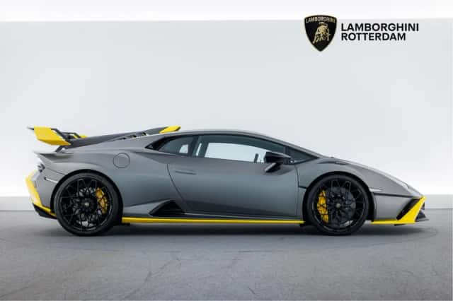 Lamborghini Huracán (2022) thumbnail 2