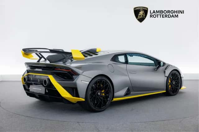 Lamborghini Huracán (2022) thumbnail 3