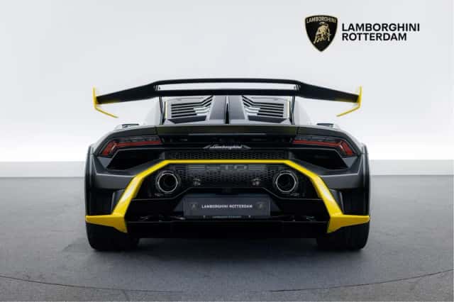 Lamborghini Huracán (2022) thumbnail 4